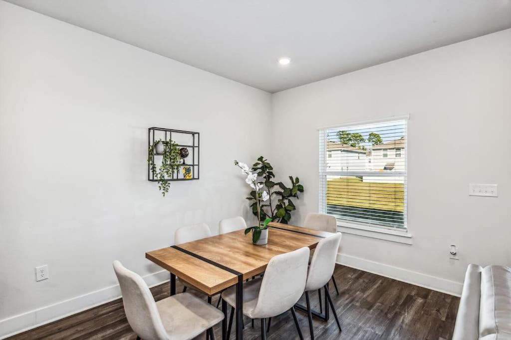 Luxury Townhome Near Downtown And Pensacola Beach Екстер'єр фото
