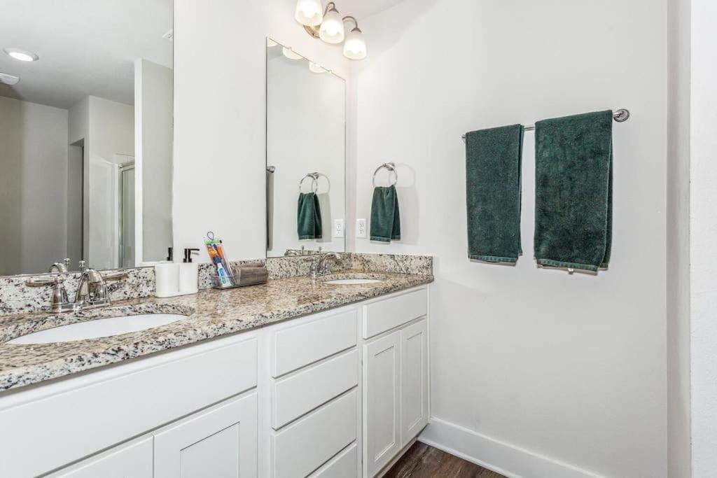 Luxury Townhome Near Downtown And Pensacola Beach Екстер'єр фото